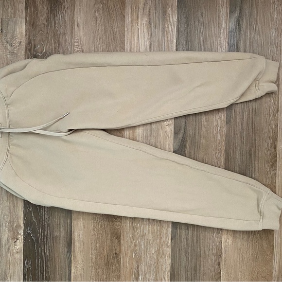 Lululemon sweatpants - Picture 2 of 4